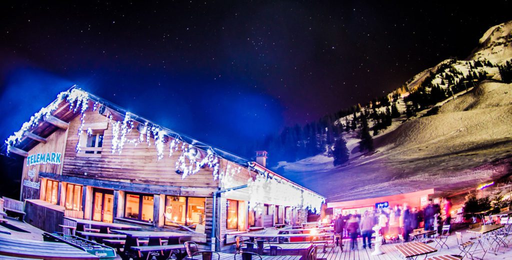 Au-delà de la salle de conférence : Stimuler la productivité avec des séminaires de ski